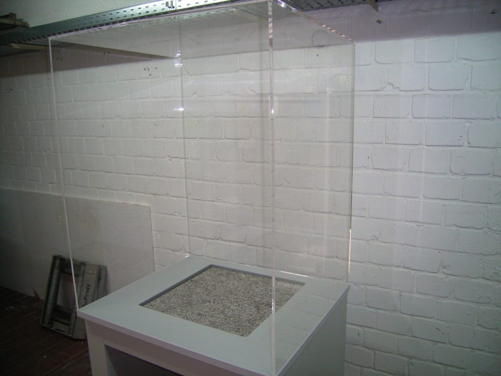 Waegetisch mit Windschutz für präzise Messungen