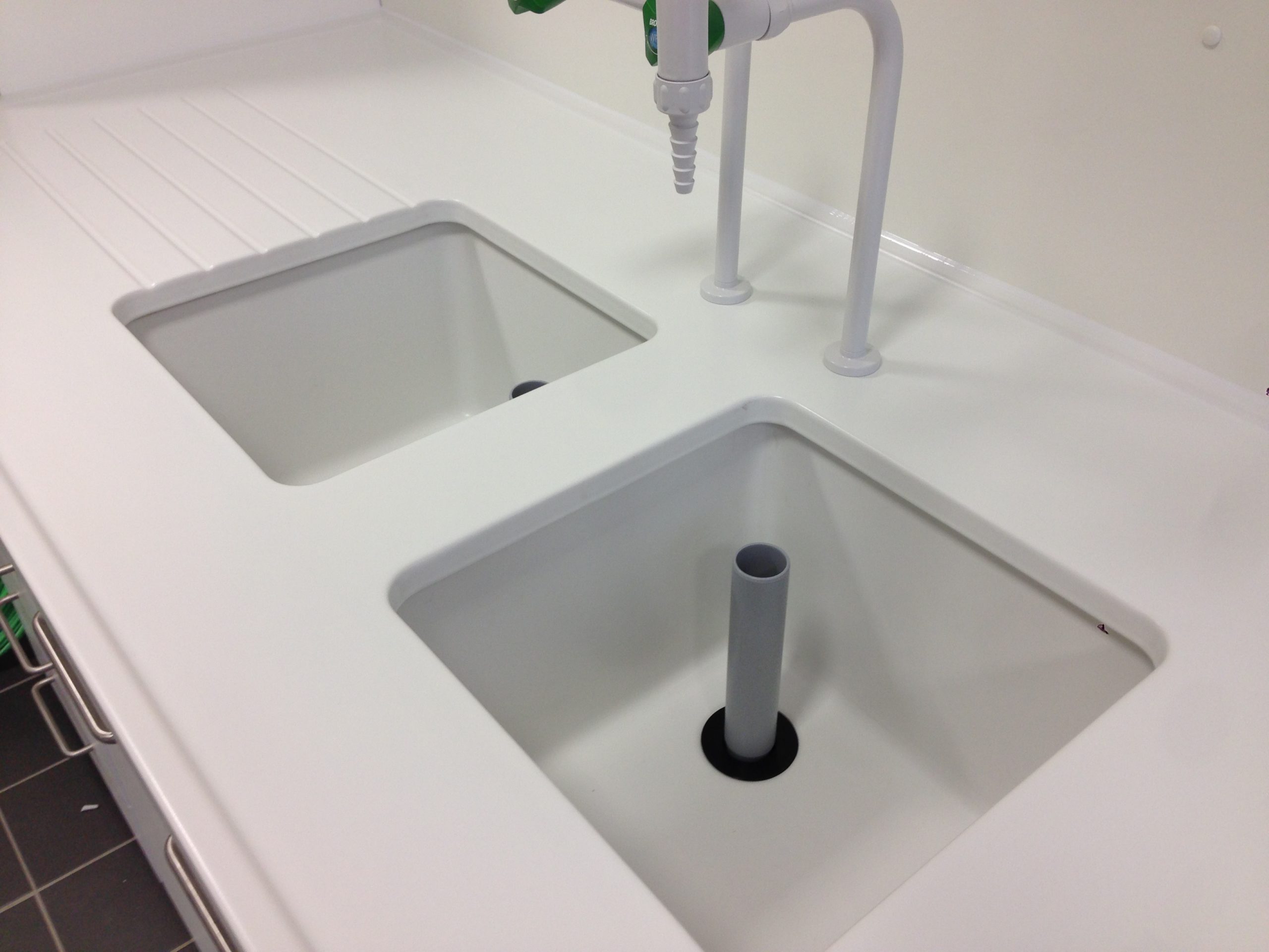 Keramik-Doppelspültisch